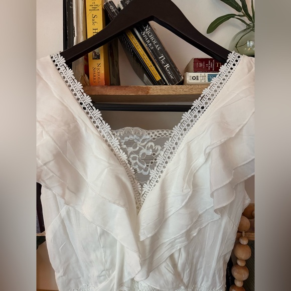 Elegant White Lace Maxi Dress - Picture 3 of 7